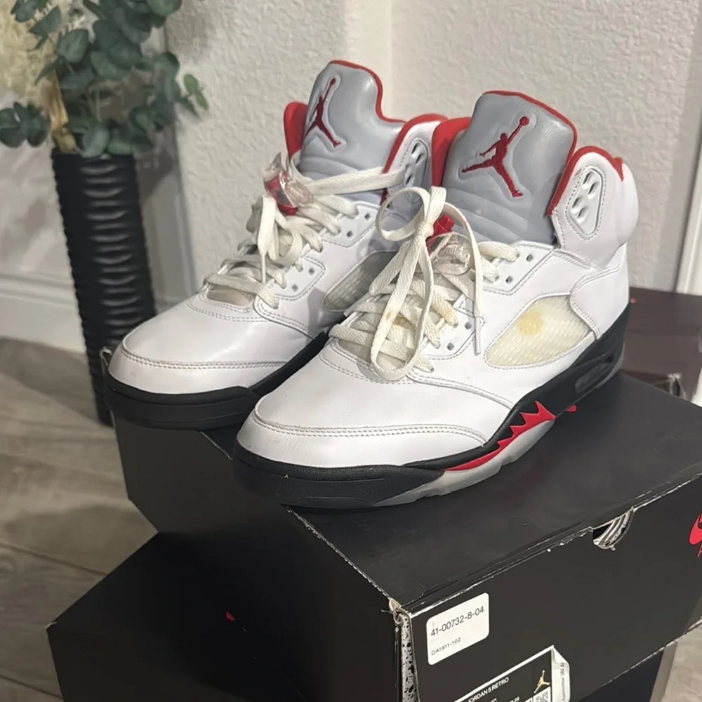 Nike Air Jordan 5 Retro White Red Sneakers - Picture 2 of 6